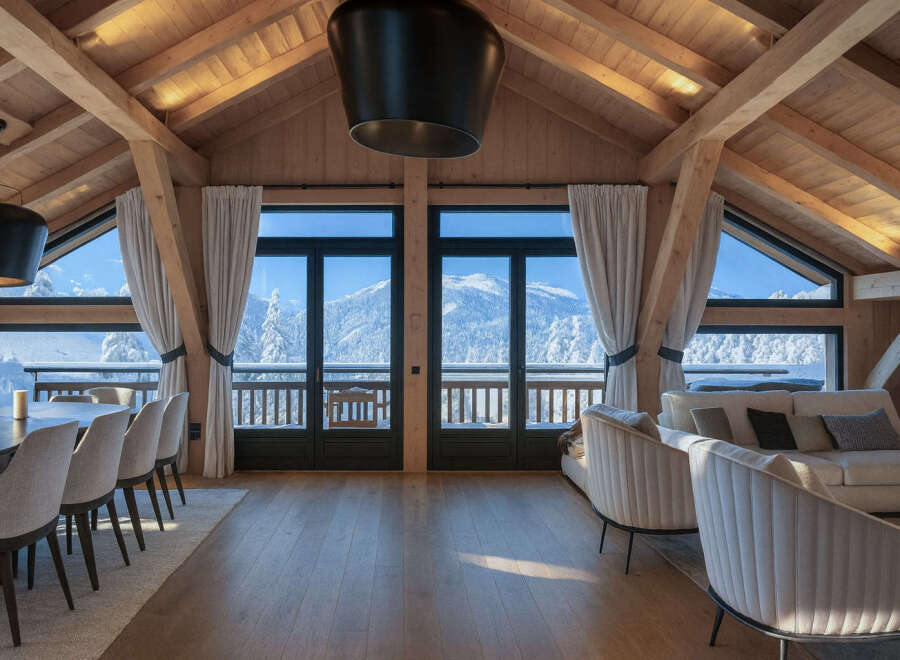 Experience luxury living with breathtaking mountain views in this stunning property.