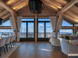 Experience luxury living with breathtaking mountain views in this stunning property.