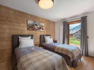 This charming bedroom features two twin beds, perfect for guests or family.