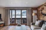 Experience the ultimate in luxury living with this stunning property, boasting breathtaking mountain views.