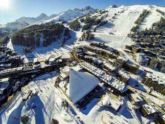 Experience the ultimate winter getaway in this stunning ski resort.