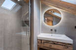 This stunning bathroom boasts a modern design with rustic elements, perfect for a luxurious retreat.