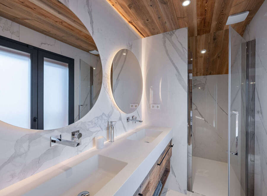 Step into luxury with this stunning bathroom featuring a sleek design and high-end finishes.