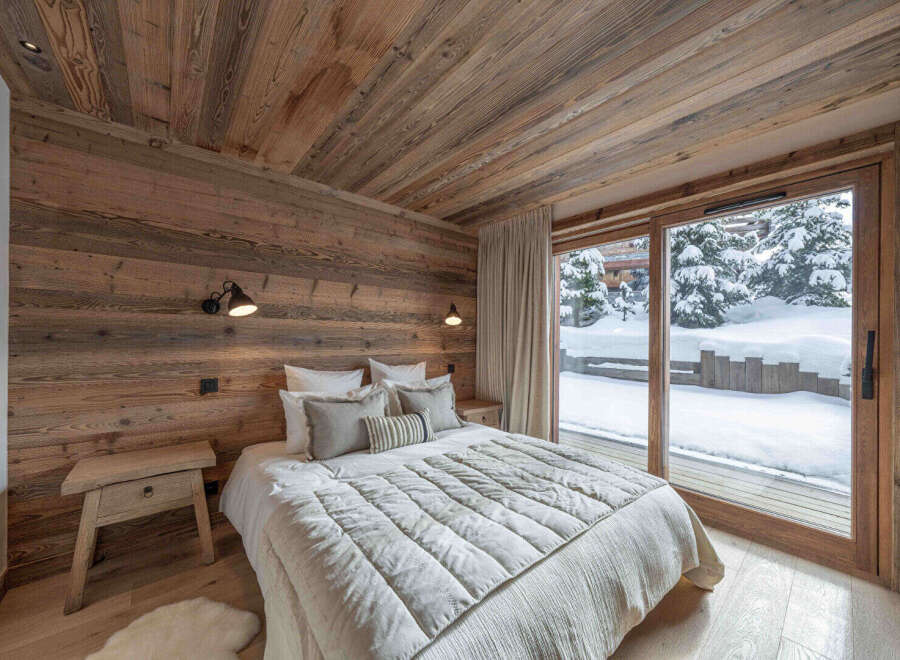 Experience the ultimate in alpine luxury with this stunning bedroom.