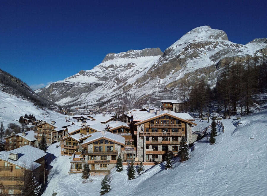 Discover the charm of this stunning mountain property, nestled in a picturesque winter wonderland.