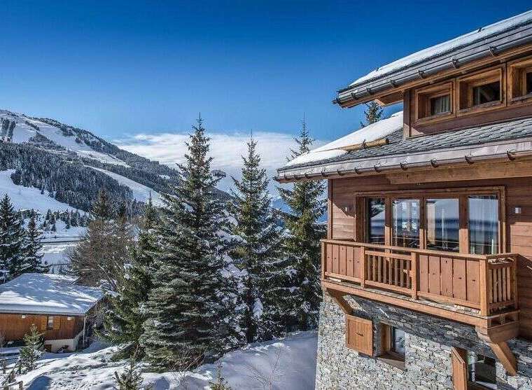Experience the ultimate winter getaway in this stunning chalet nestled in the heart of the mountains.