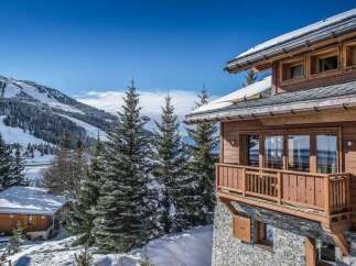 Experience the ultimate winter getaway in this stunning chalet nestled in the heart of the mountains.