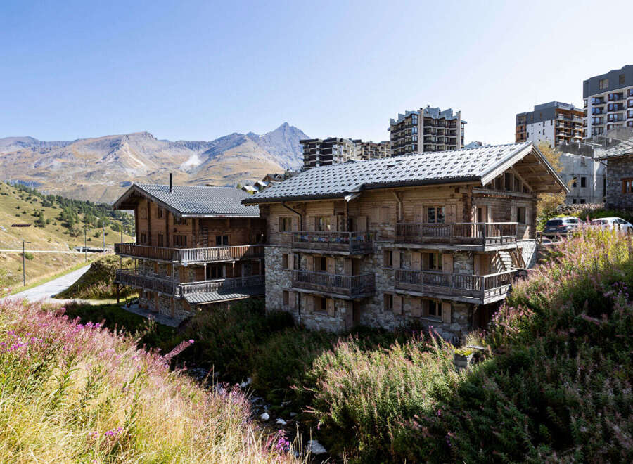 Discover the charm of this stunning mountain chalet, perfectly nestled in a picturesque alpine setting.
