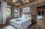 Experience the epitome of rustic luxury in this stunning bedroom.