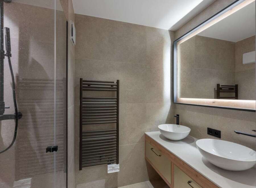 This modern bathroom features a sleek design with a minimalist aesthetic.
