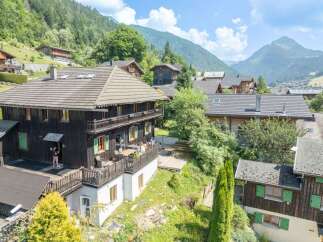 Discover the charm of this stunning mountain chalet, nestled in a picturesque alpine setting.