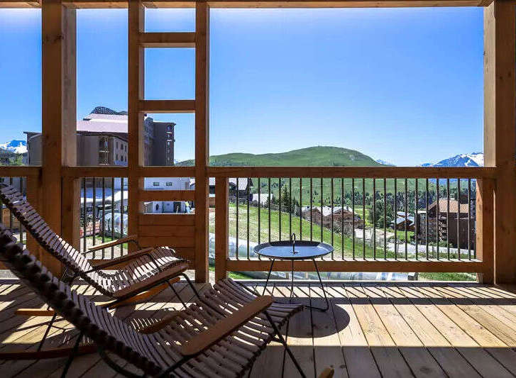 Enjoy breathtaking mountain views from this stunning property.