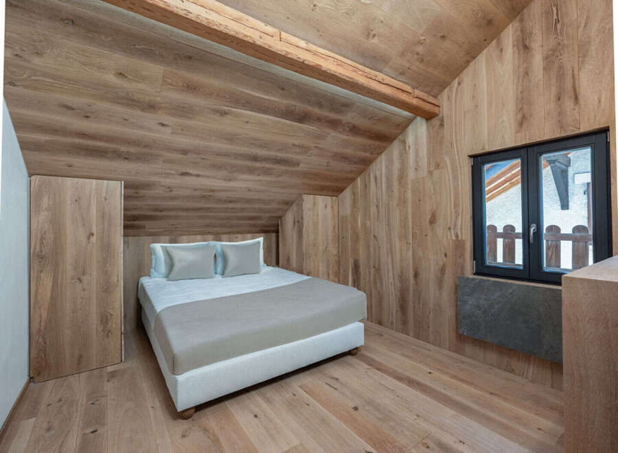 This cozy bedroom features a unique wooden design, creating a warm and inviting atmosphere.