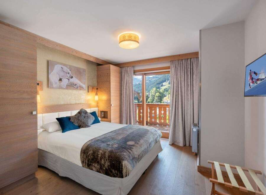 Experience the ultimate in luxury and comfort in this stunning bedroom.