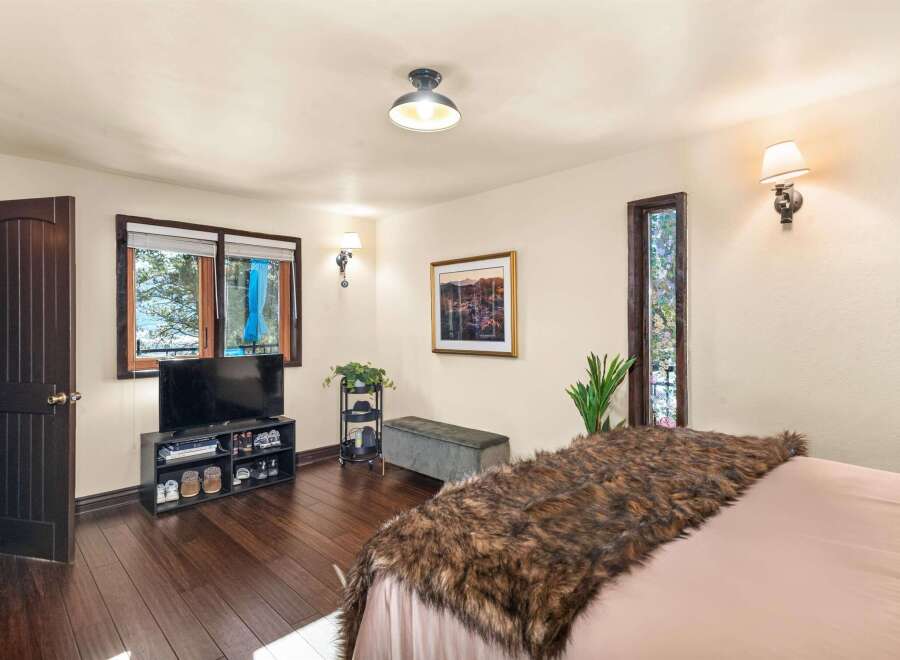 Step into this inviting bedroom, featuring a cozy ambiance and stylish design.