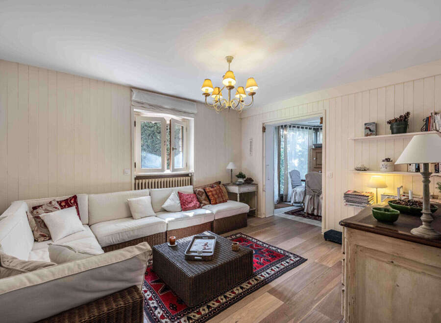 This charming living room features a comfortable sectional sofa, perfect for relaxing and entertaining.