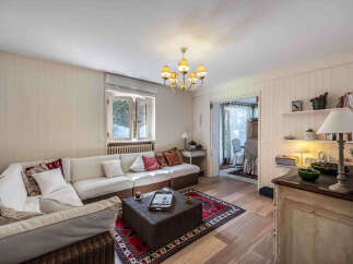 This charming living room features a comfortable sectional sofa, perfect for relaxing and entertaining.