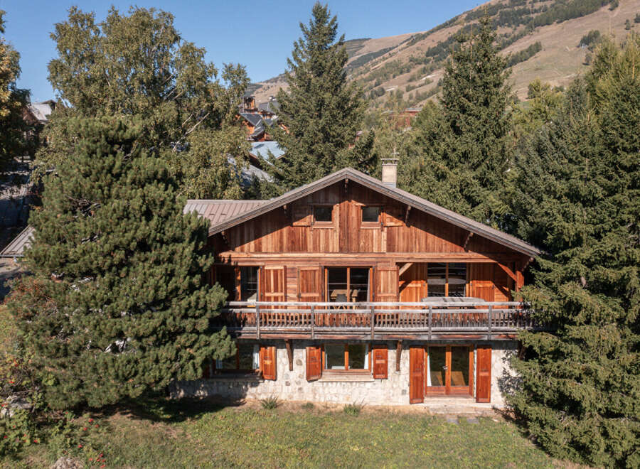 Discover the charm of this stunning wooden chalet nestled amidst the serene mountains.