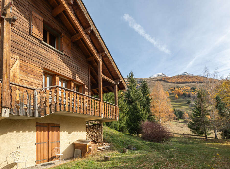 Discover the charm of this stunning wooden chalet nestled in a picturesque mountain setting.