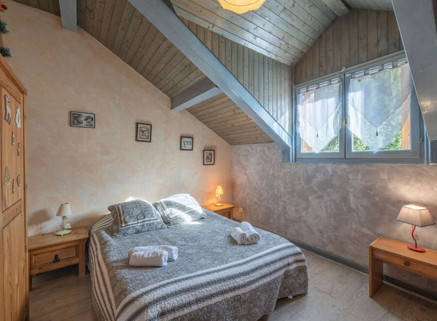 Discover the charm of this cozy bedroom, perfect for a relaxing retreat.