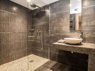 Step into luxury with this stunning bathroom featuring a modern design and high-end finishes.