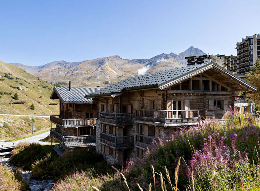 Discover the charm of this stunning mountain chalet, perfectly nestled in a picturesque alpine setting.