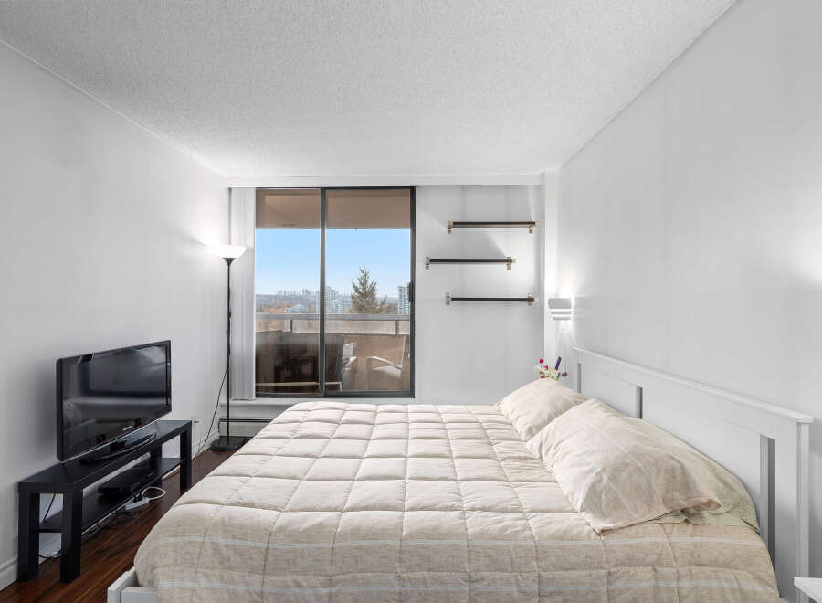 This bright and airy bedroom offers stunning views and a comfortable living space.
