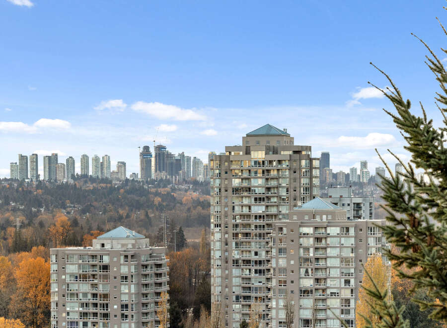 Discover stunning city views from this modern high-rise apartment.