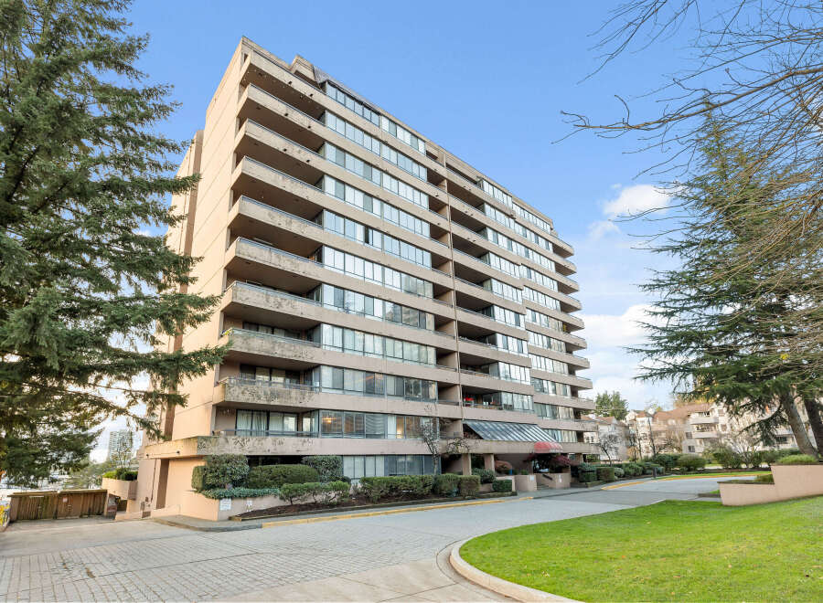 Discover luxury living at this stunning high-rise condo, offering breathtaking views and modern amenities.