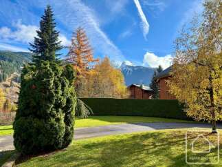 Discover your dream home in this stunning property, boasting breathtaking mountain views and lush greenery.