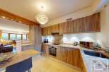Discover this stunning kitchen, perfect for culinary enthusiasts.