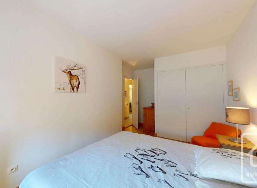Discover this charming bedroom, perfect for a cozy retreat.