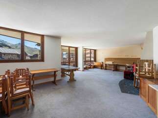 This spacious property offers a versatile layout, perfect for various uses.
