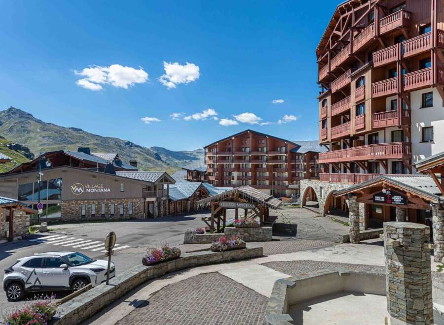 Discover the charm of Village Montana, a stunning property nestled in a picturesque mountain setting.