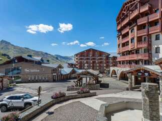 Discover the charm of Village Montana, a stunning property nestled in a picturesque mountain setting.