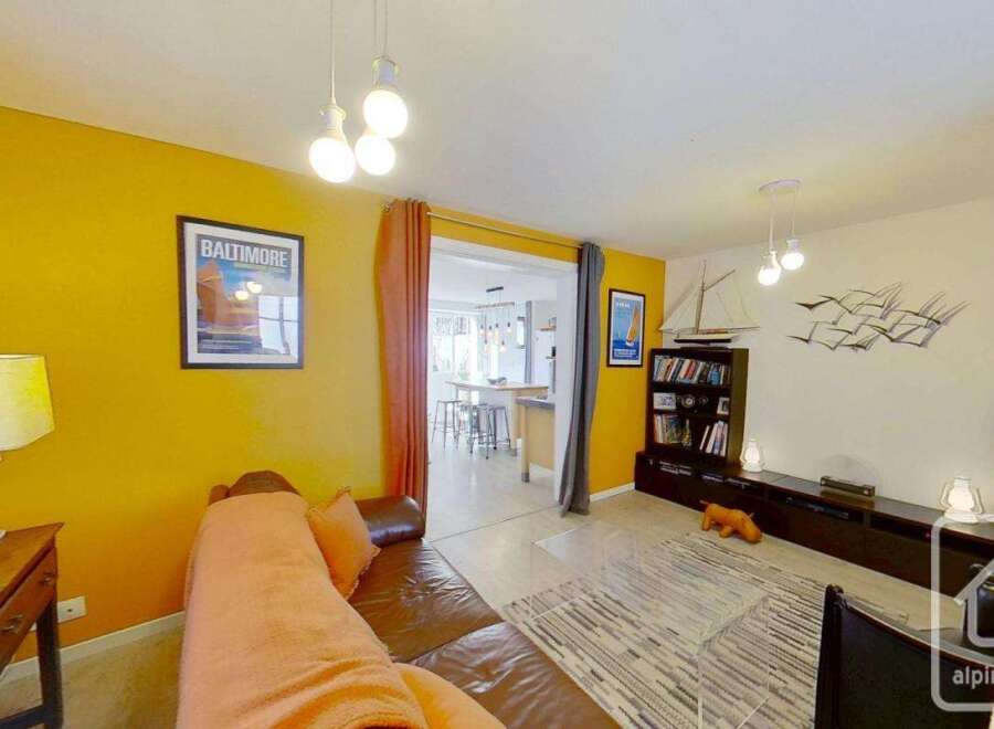 Discover this stunning property featuring a bright and airy living space, perfect for relaxation and entertaining.