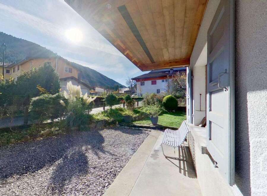 Discover this charming property nestled in a picturesque setting, offering a blend of comfort and natural beauty.