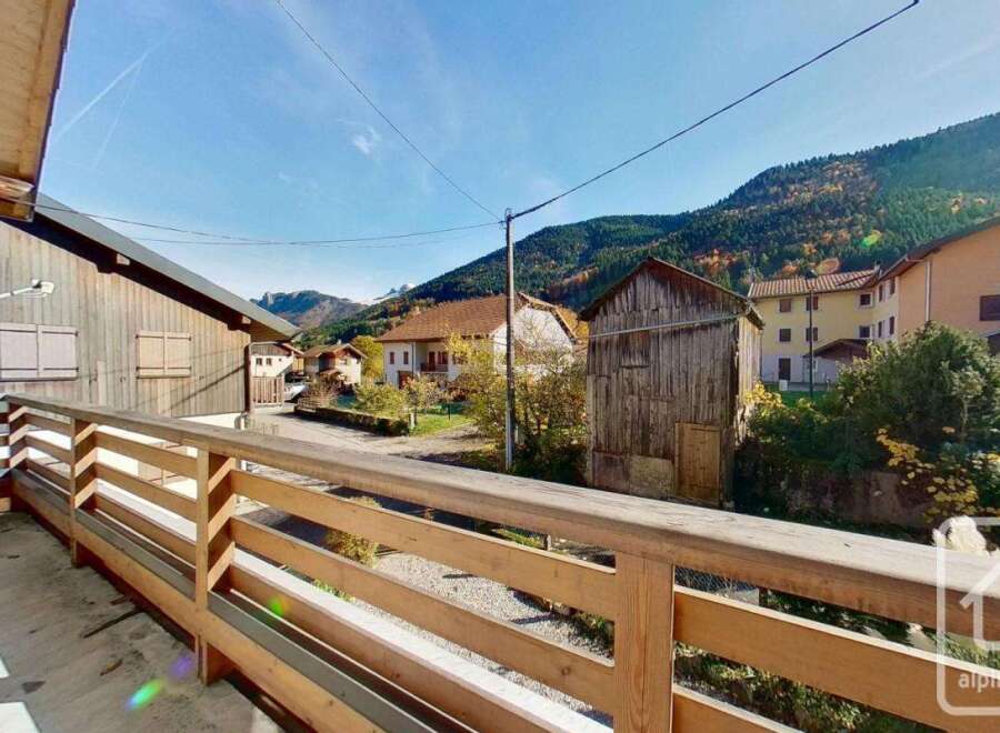 Discover the charm of this property, boasting a stunning view of the mountains.