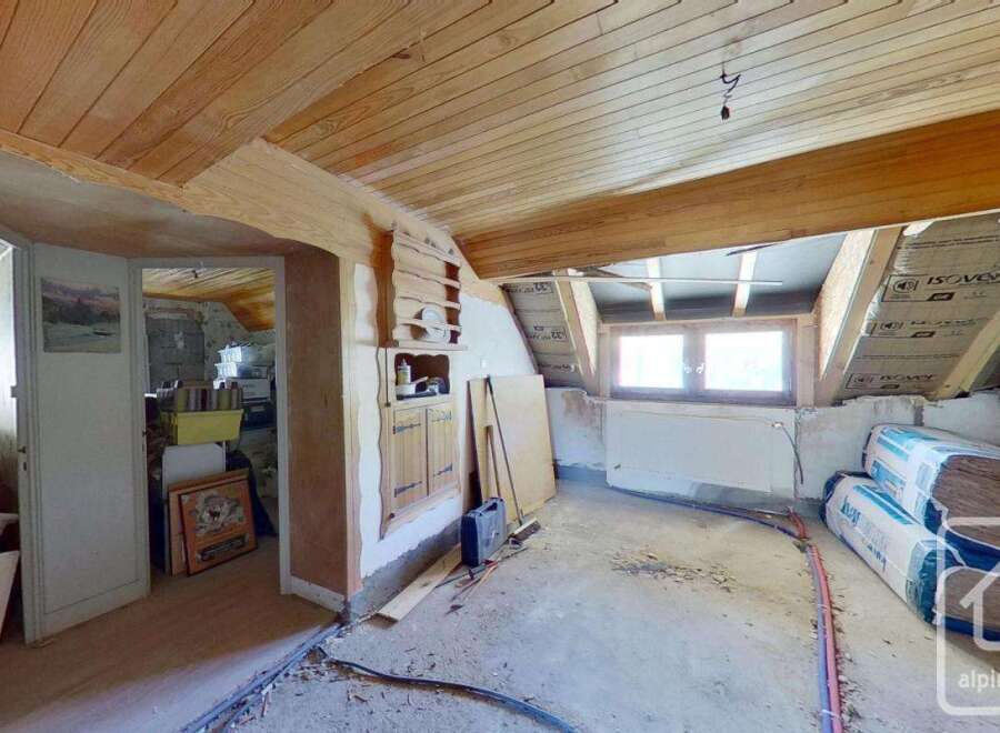 Discover the potential of this unique property! This space features exposed wooden beams, offering a rustic charm.