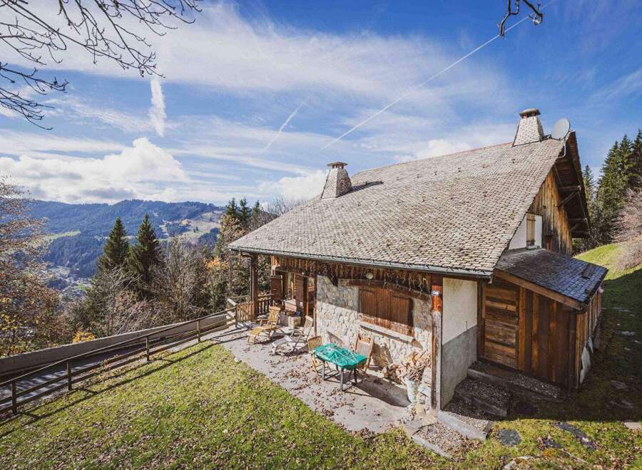 Discover a charming mountain retreat nestled in a picturesque landscape.