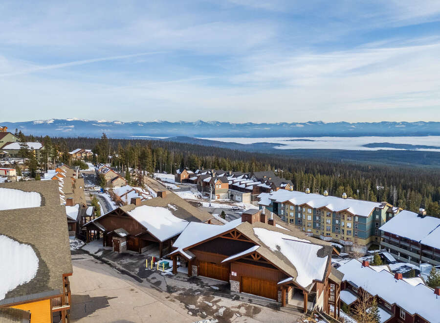 Discover the charm of mountain living in this stunning property, nestled amidst a picturesque landscape.