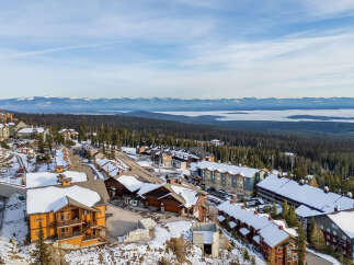 Discover a stunning mountain retreat with this picturesque property.