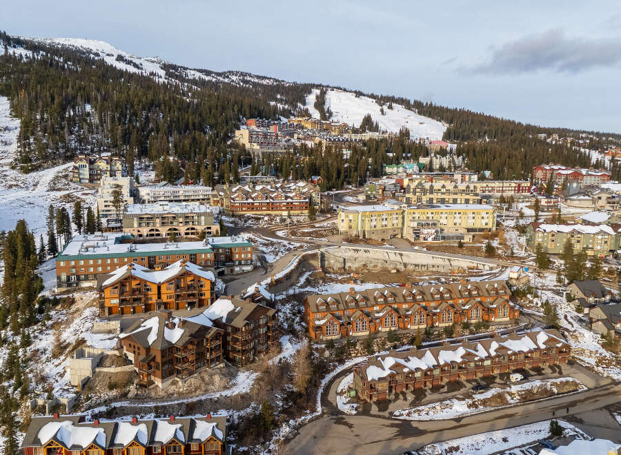 Discover the charm of this stunning mountain property, nestled in a picturesque ski resort.