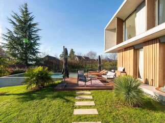 Experience luxury living in this stunning property featuring a modern architectural design.