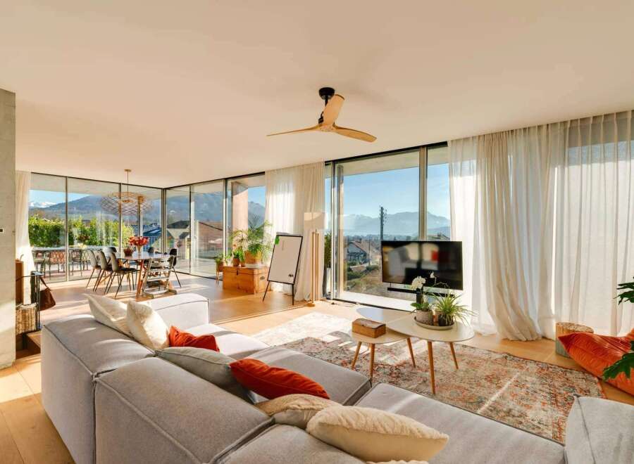 Experience luxury living in this stunning property with breathtaking mountain views.