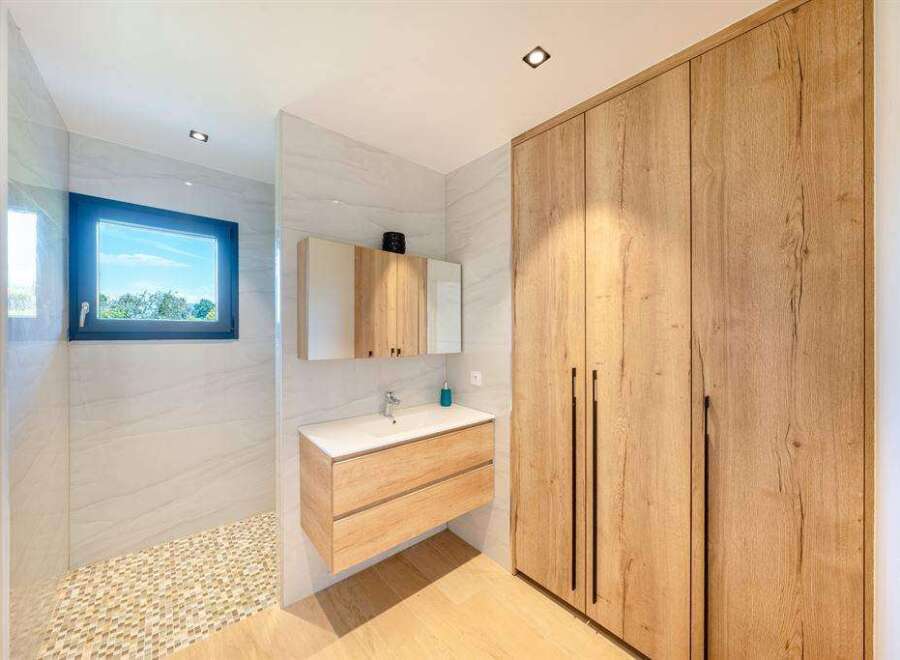 Step into modern luxury with this stunning bathroom.