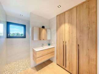 Step into modern luxury with this stunning bathroom.