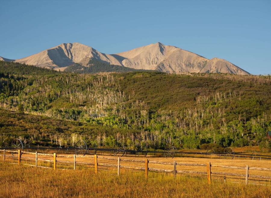 Discover the tranquility of this stunning property, nestled against a backdrop of majestic mountains.