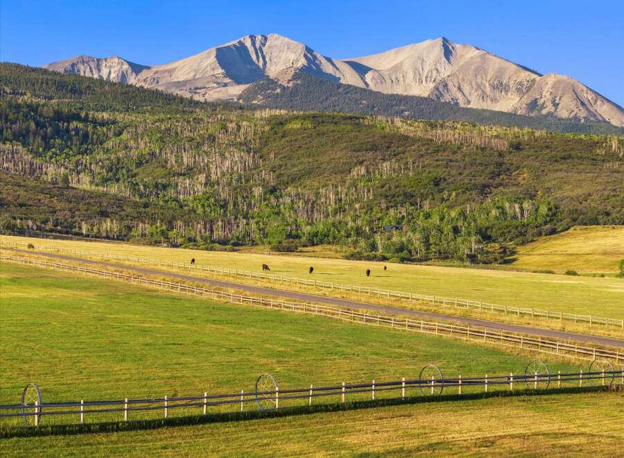 Discover the tranquility of this stunning property nestled in a picturesque mountain landscape.