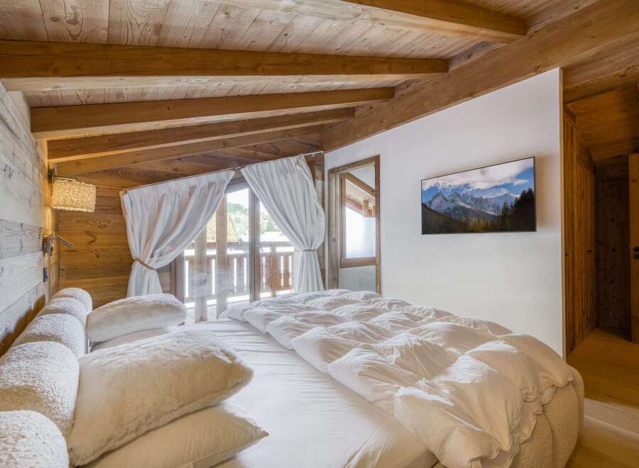 Experience the ultimate in luxury and comfort in this stunning bedroom.